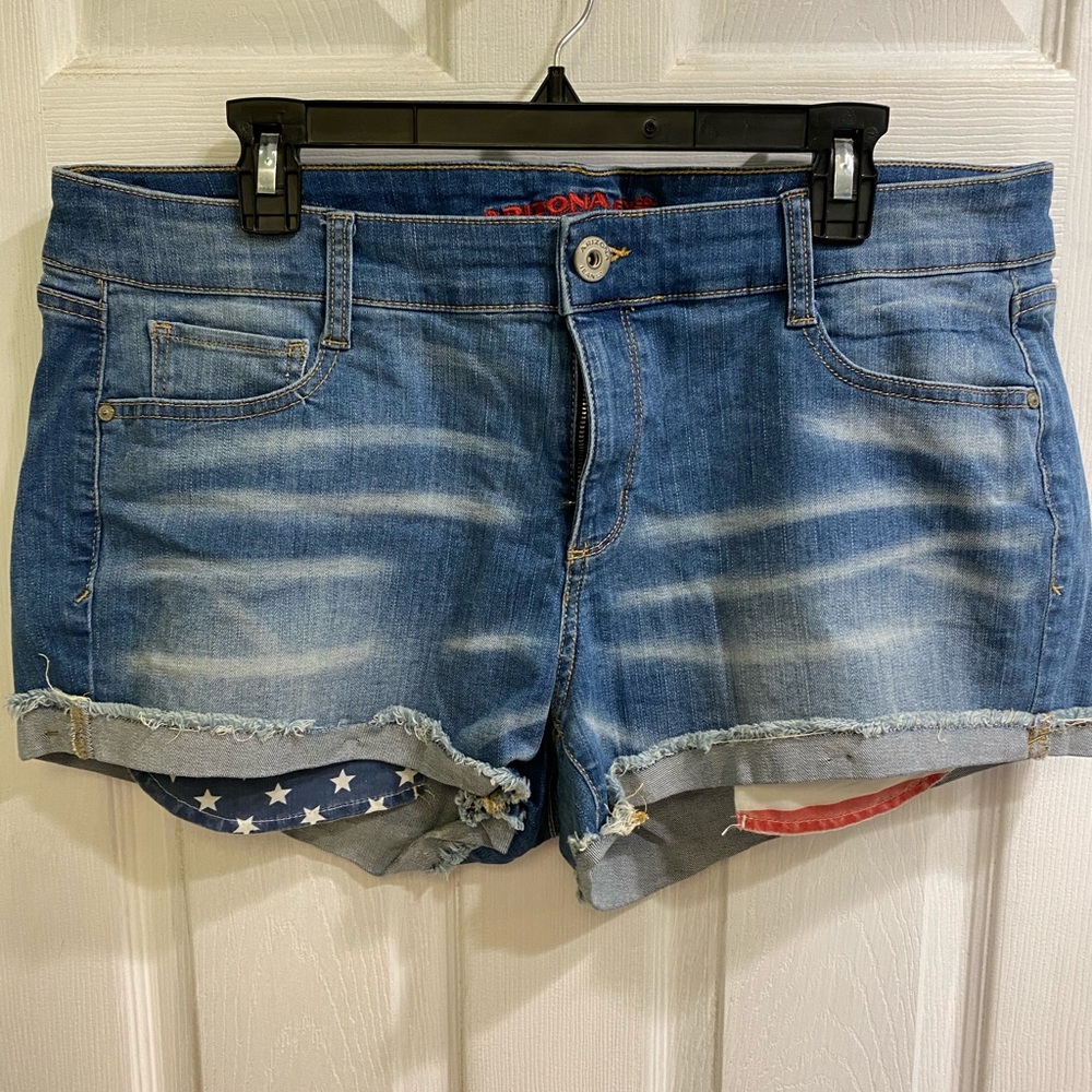 Arizona jean shorts with American flag pockets -16